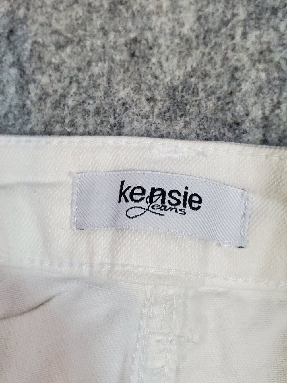 Kensie White Denim Shorts with Blue Embroidered Flowers Size 10 / 30 - Picture 3 of 10